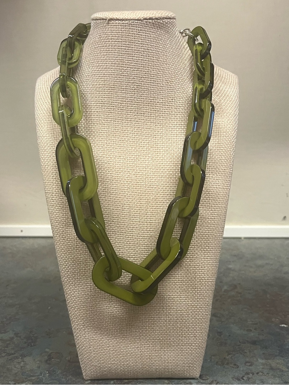 Zenzii Olive Green Chunky Link Resin 22”Necklace